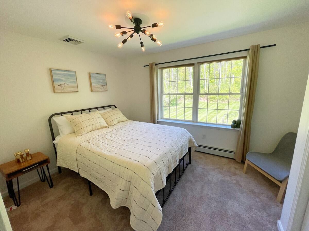 Hidden High Falls 4BR Oasis on 3 acres by trail!