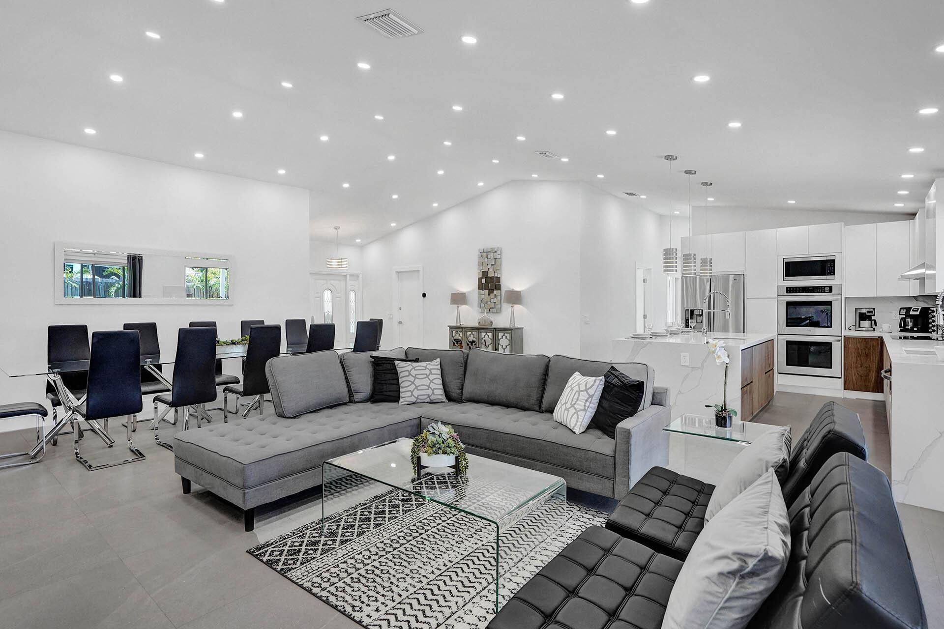 Stunning House with Private Pool & Game Room