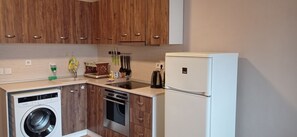 Réfrigérateur, micro-ondes, four, cafetière/bouilloire
