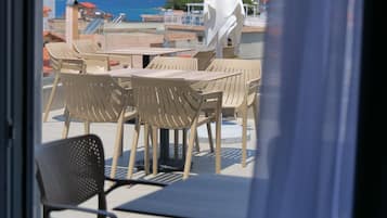 Habitación cuádruple, balcón | Balcón