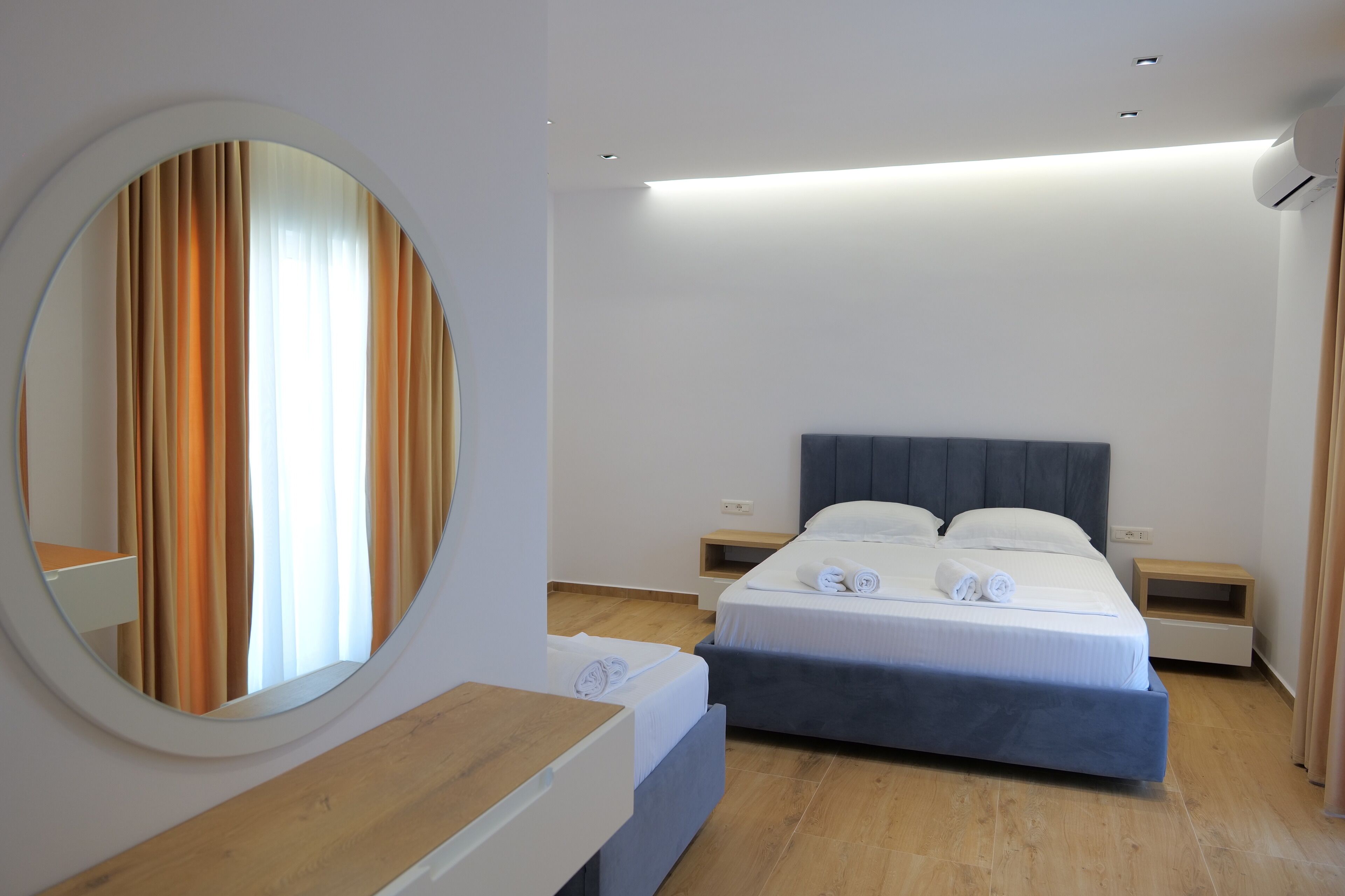 Triple Room, Balcony | Desk, soundproofing, iron/ironing board, free WiFi