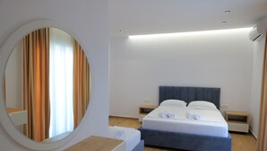 Triple Room, Balcony | Desk, soundproofing, iron/ironing board, WiFi (free) - Summer Point Hotel (Ksamil)