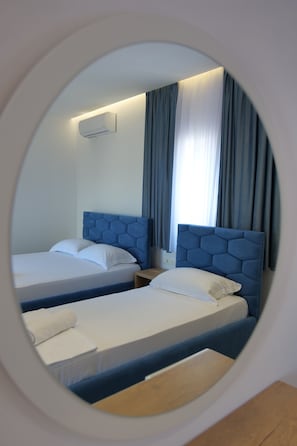 Triple Room, Balcony | Desk, soundproofing, iron/ironing board, free WiFi - Summer Point Hotel (Ksamil)