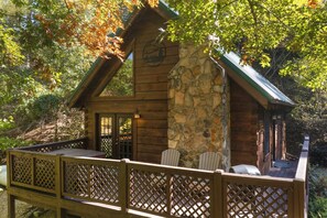 Property grounds - Cabin in the Woods with Hot Tub & Grill! (Sevierville)