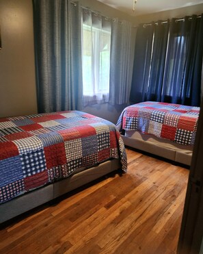 3 bedrooms, desk, iron/ironing board, free WiFi