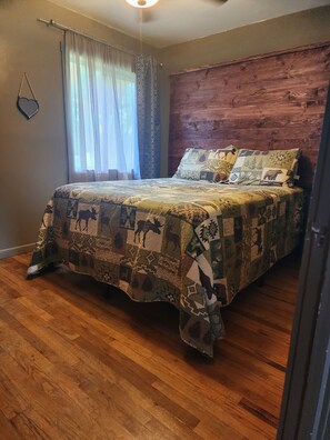 3 bedrooms, desk, iron/ironing board, free WiFi