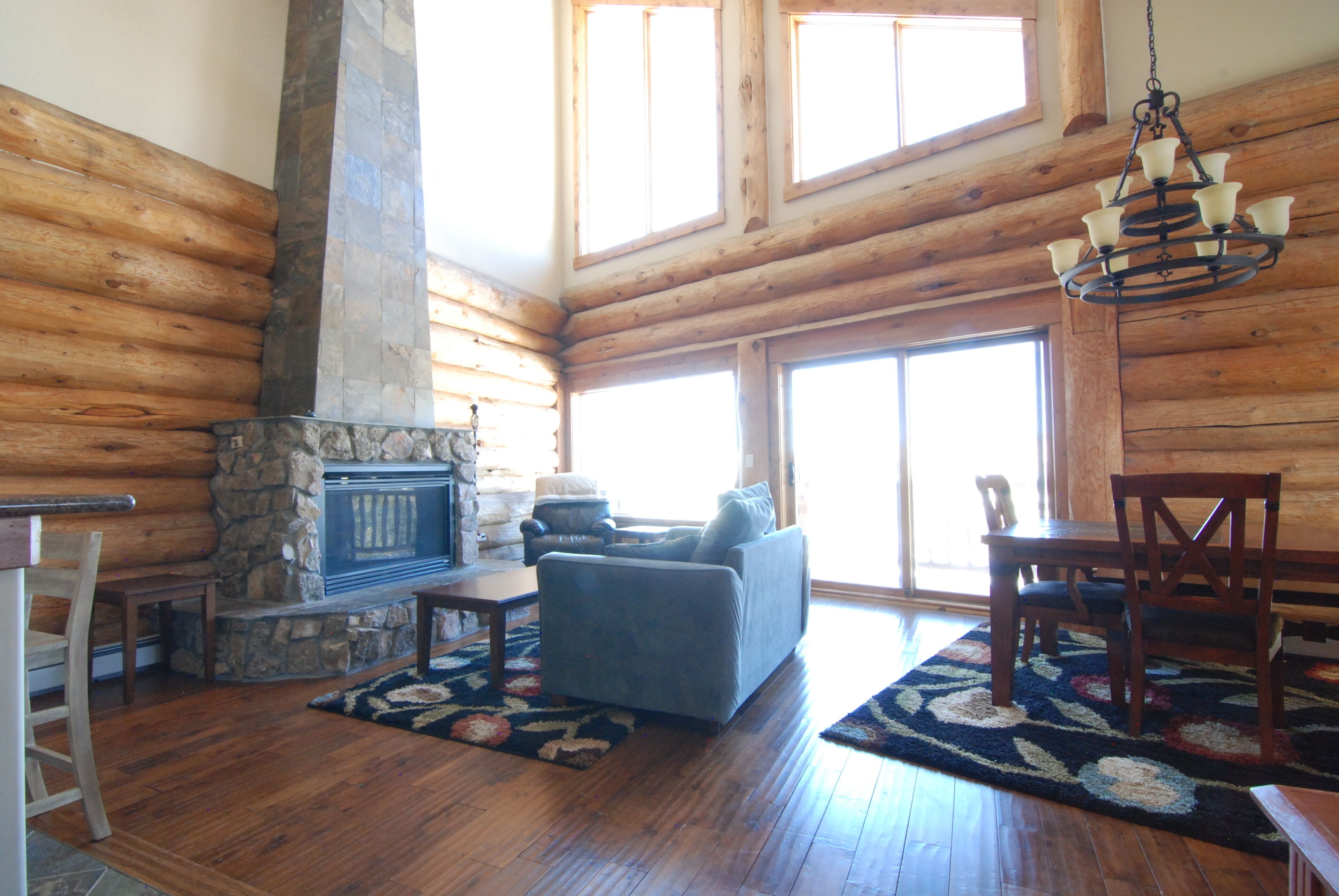 Luxurious Downtown Log Cabin