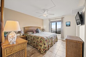 3 bedrooms, free WiFi - Buena Vista 808 - Ocean Front 3 Bedroom Condo in Cherry Grove (North Myrtle Beach)