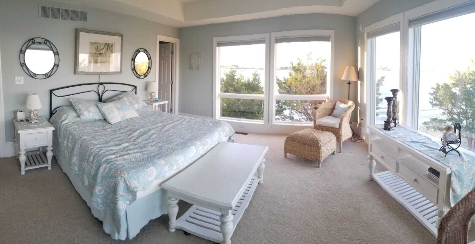 Breathtaking Sunrise-Sunset Views From Waterfront Home with Elevator