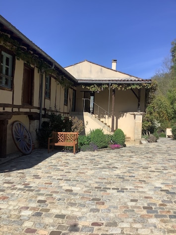 Enceinte de lâhĂ©bergement