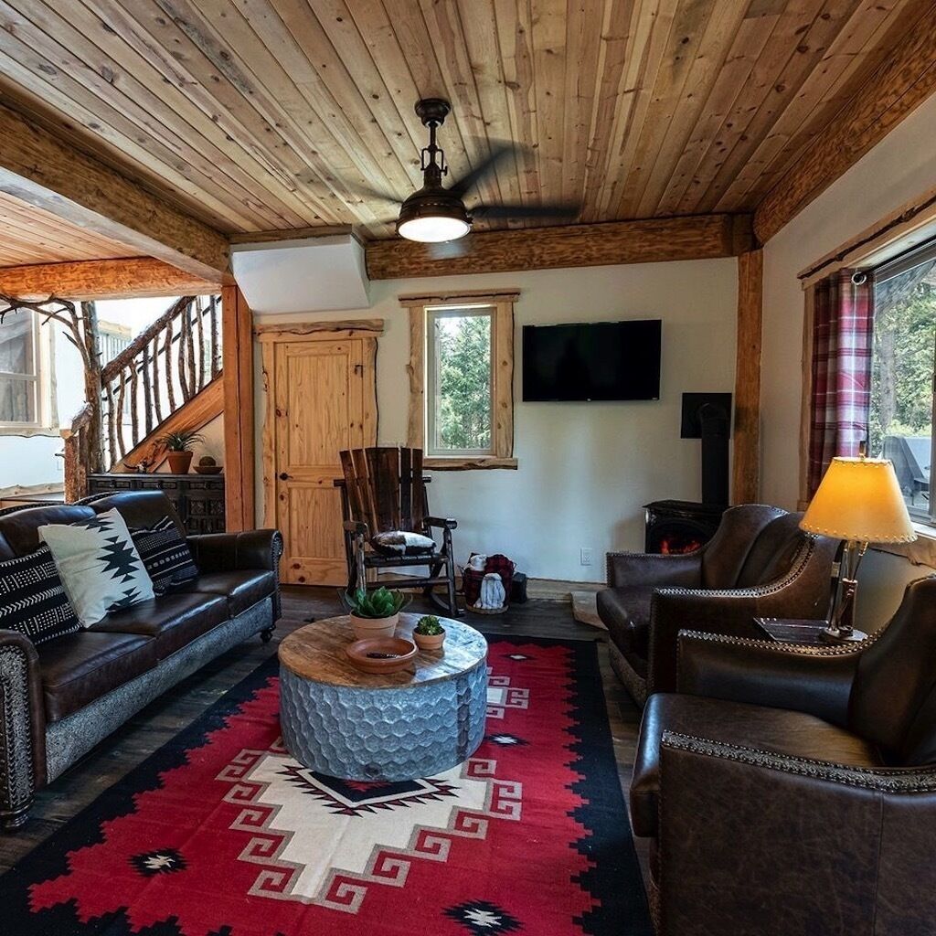 Treehouse Lodge-Featured in Thrillist Magazine and on Fox "American Dream Home" 