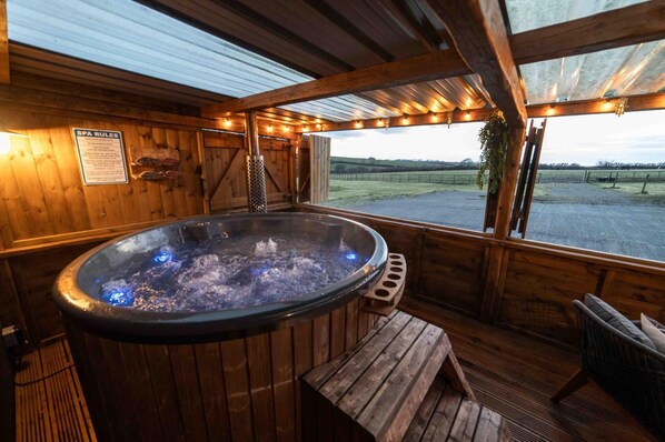 Indoor spa tub
