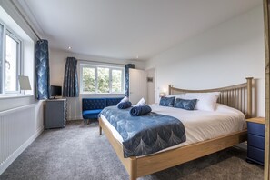 3 slaapkamers, een strijkplank/strijkijzer, wifi