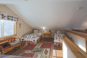 Family Cabin, Ensuite (Willow Cabin) | 1 bedroom, premium bedding, individually decorated - Willow Cabin (Talkeetna)