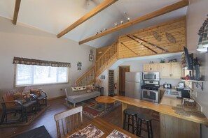 Family Cabin, Ensuite (Willow Cabin) | Shared kitchen | Coffee/tea maker, electric kettle - Willow Cabin (Talkeetna)