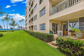 Exterior - Menehune Shores 124 - Great Beach Front Resort with Beautiful Resort Grounds! (Kihei)