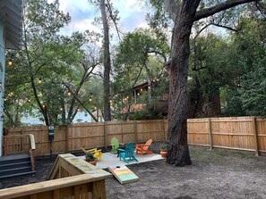 المنطقة المحيطة بالمنشأة