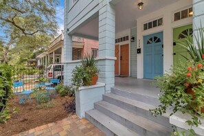 Unclassified image, 2 of 42, button