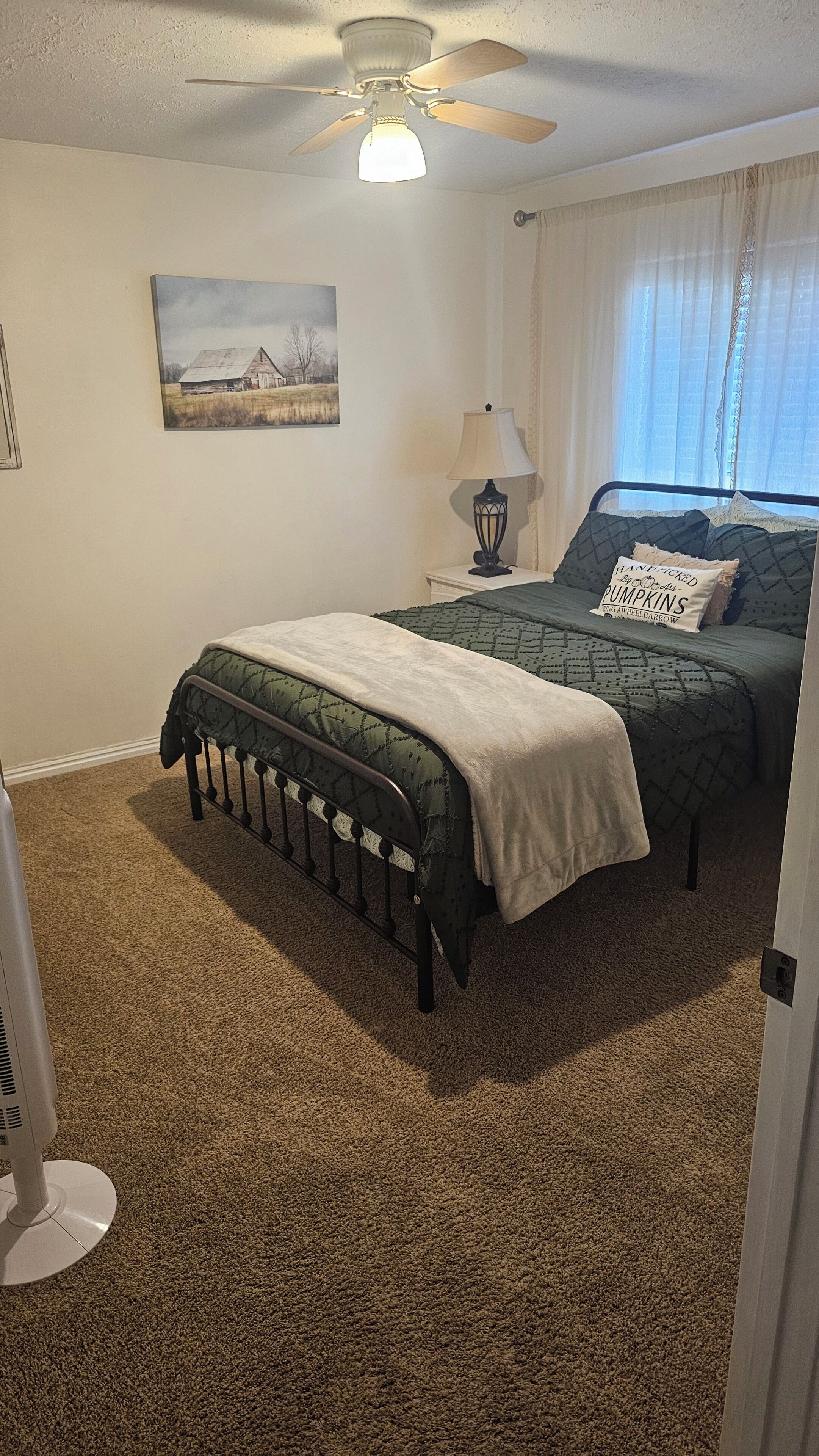 2 bedrooms, iron/ironing board, free WiFi, bed sheets