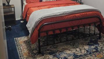 2 makuuhuonetta, silitysrauta/-lauta, ilmainen Wi-Fi, vuodevaatteet