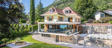 المنشأة من الخارج