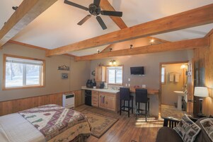 Superior Cabin, Ensuite (Spruce Cabin) | Interior