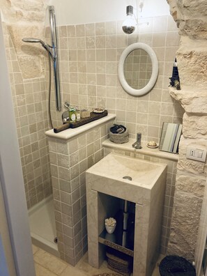 Shower, hair dryer, bidet, towels - Abitazione Tipica ed Esclusiva Nell'antico Borgo Medievale di Ceglie Messapica (Ceglie Messapica)