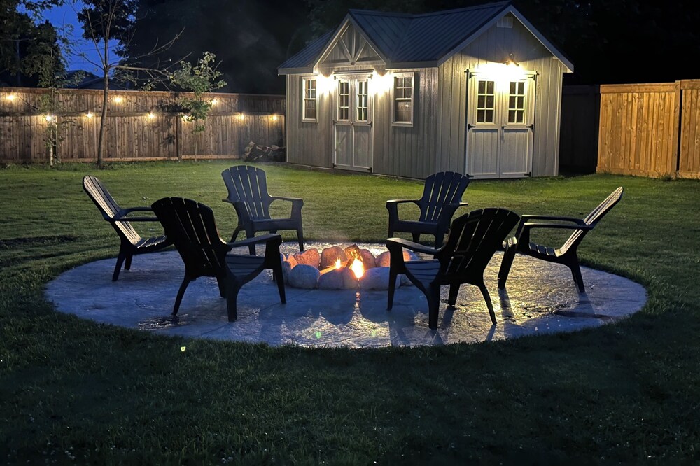 Cottage at the lake,Long Point Bay. Campfires, Beaches, trails and Wineries
