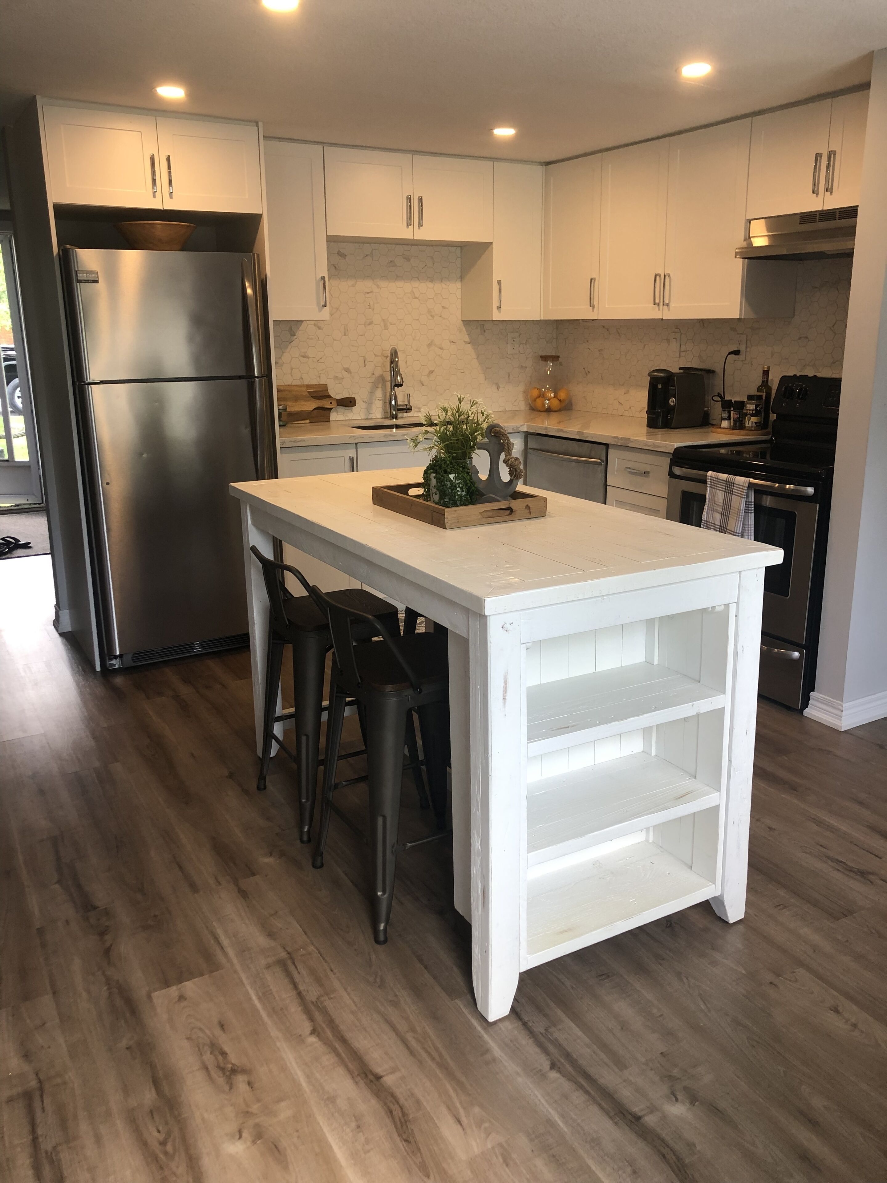 Cottage at the lake,Long Point Bay. Campfires, Beaches, trails and Wineries