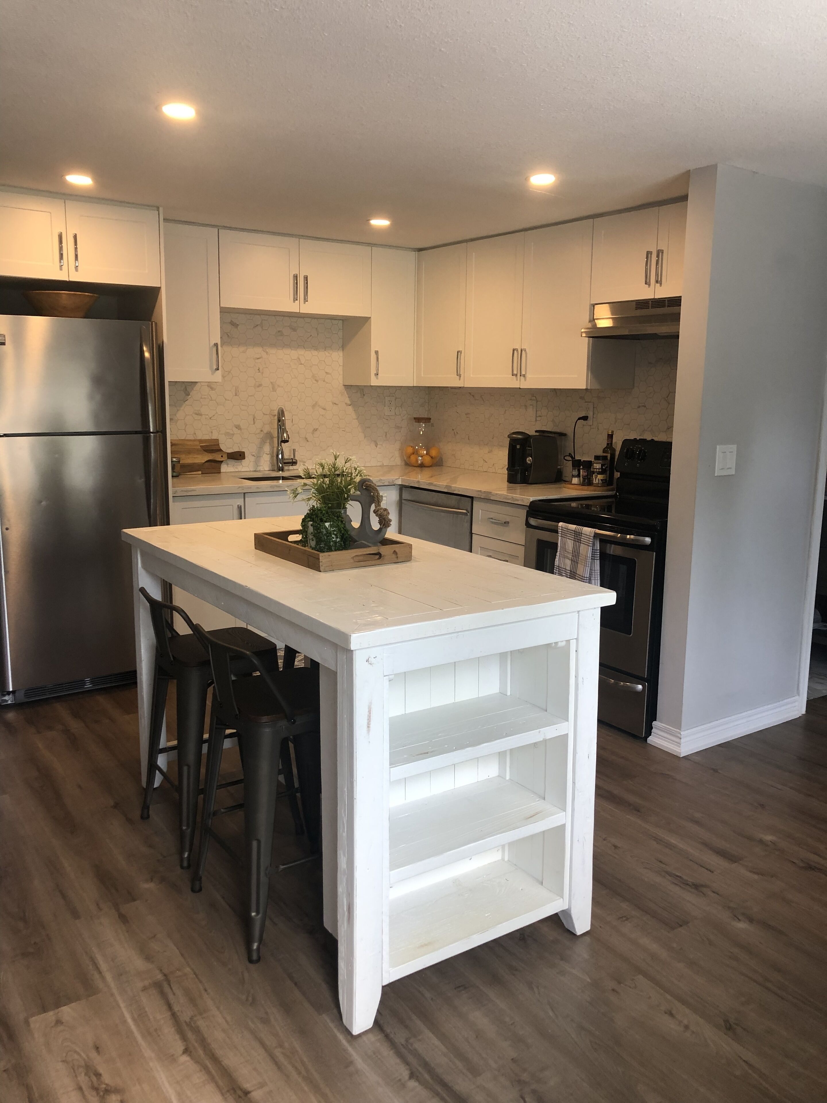 Cottage at the lake,Long Point Bay. Campfires, Beaches, trails and Wineries