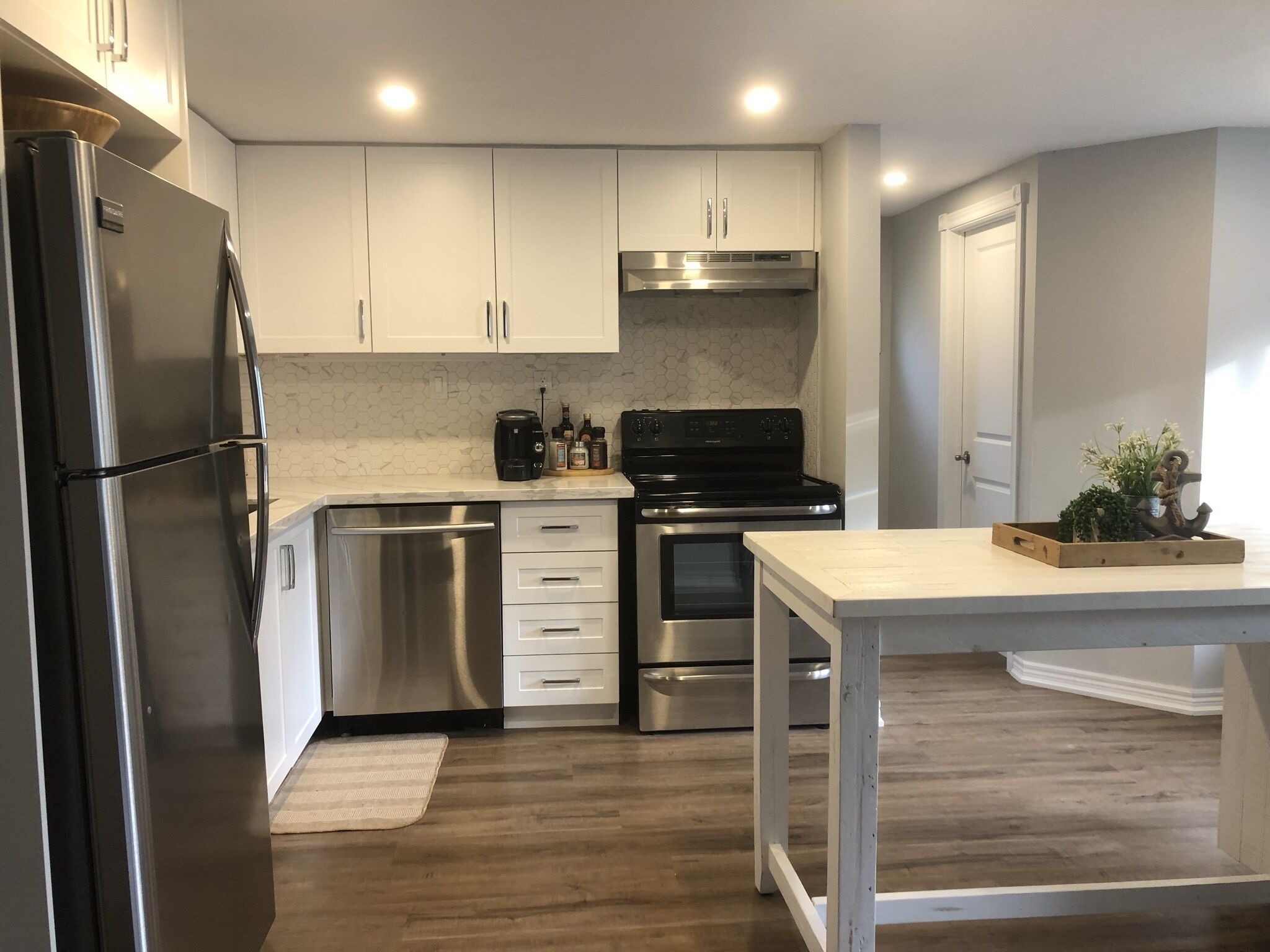 Cottage at the lake,Long Point Bay. Campfires, Beaches, trails and Wineries