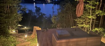 Joy's Chalet - Hottub, Lake, and Cliff