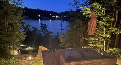 Joy's Chalet - Hottub, Lake, and Cliff