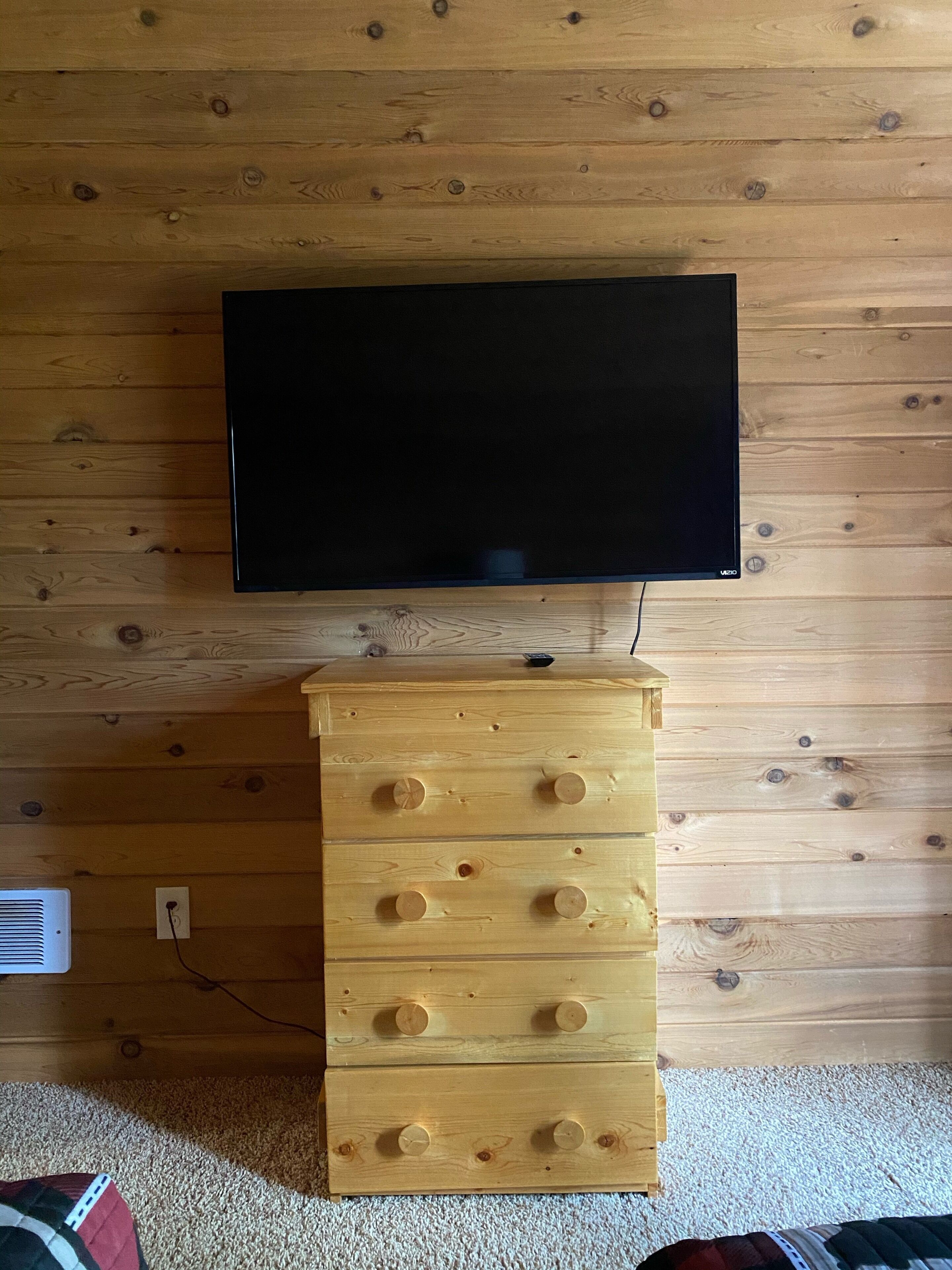 Cozy 3 bedroom Cabin w/ hot tub