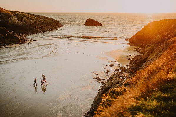 Beach - Sumptuous Romance: Tip-top luxe lodge & garden on vast seaside estate (Portpatrick)