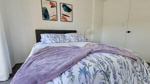 3 bedrooms, desk, iron/ironing board, free WiFi