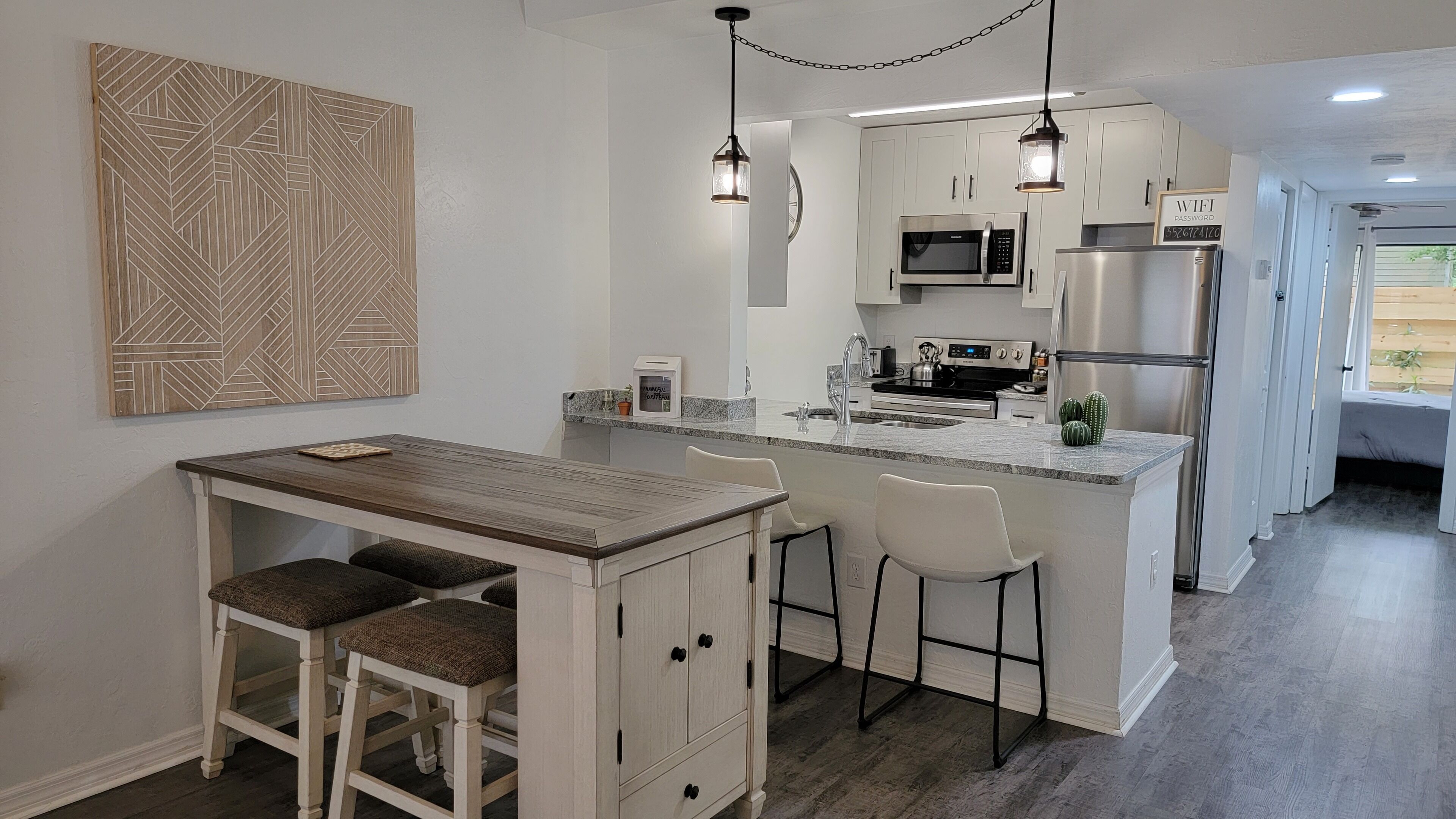 🌟 Modern Comfort Awaits in Gainesville Condo 🌆🏡