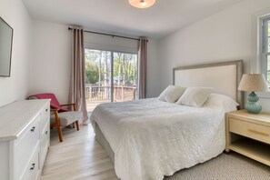 3 bedrooms, desk, iron/ironing board, travel cot