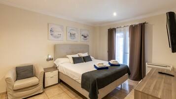 4 slaapkamers, een strijkplank/strijkijzer, gratis wifi, beddengoed