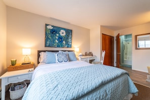 1 bedroom, desk, iron/ironing board, WiFi