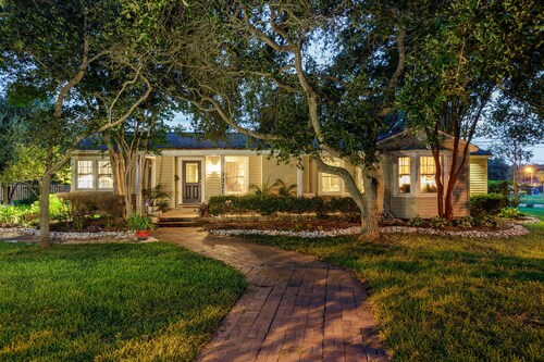 Romantic 1938 Bay House • Steps from Ocean Dr • Porches, Gardens & Coastal Charm