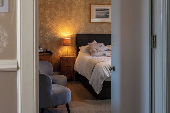 Individually decorated, blackout curtains, iron/ironing board, free WiFi