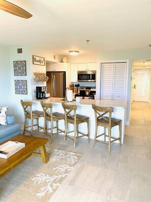 Fridge, microwave, oven, stovetop - 4 Flr |2 Mastr |Oceanview |Jacuzzi |Beach |Marina (Tavernier)