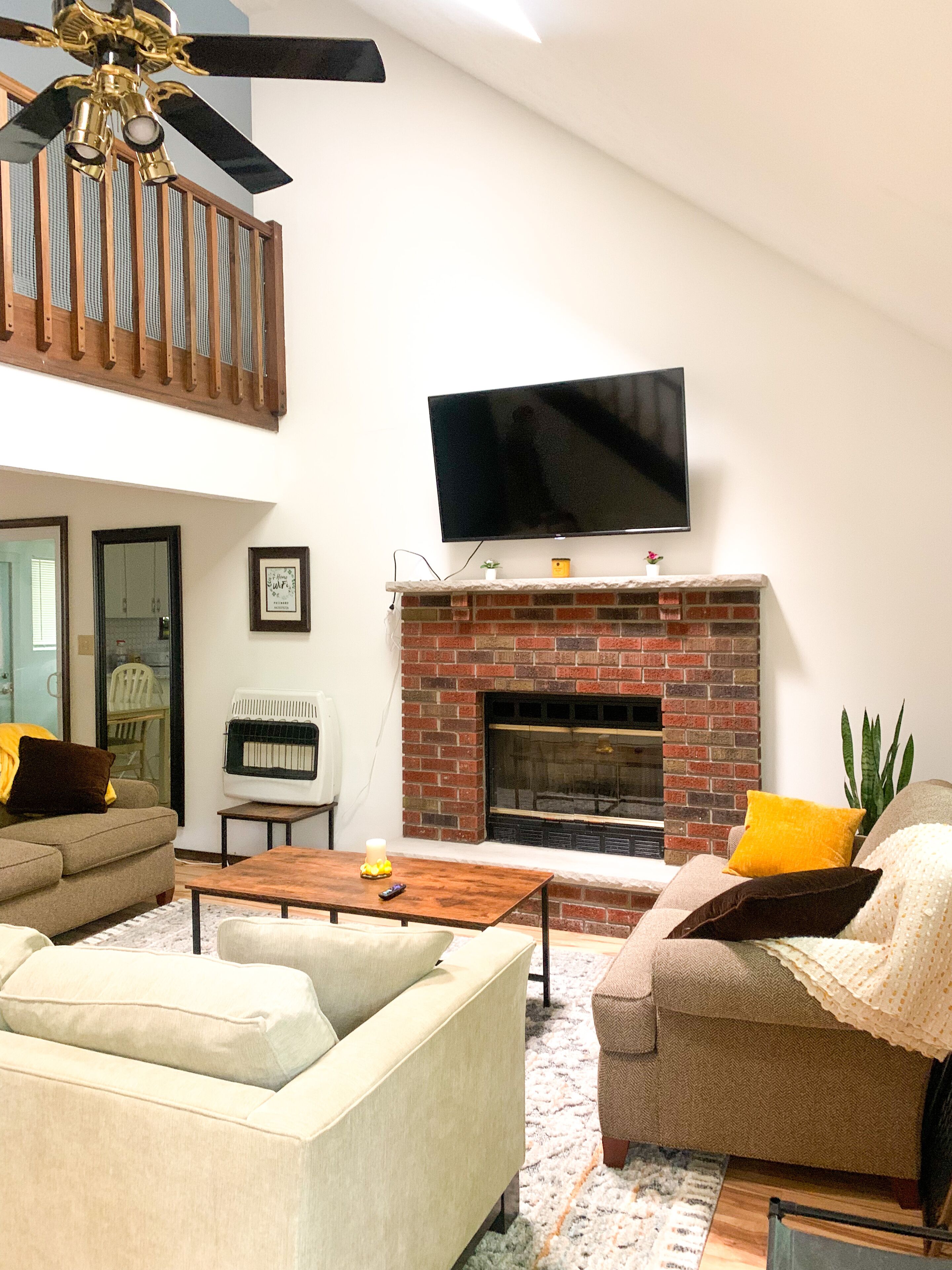 Cozy Tobyhanna Pocono House with Hot Tub