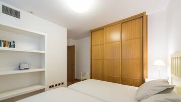 2 slaapkamers, een strijkplank/strijkijzer, gratis wifi, beddengoed