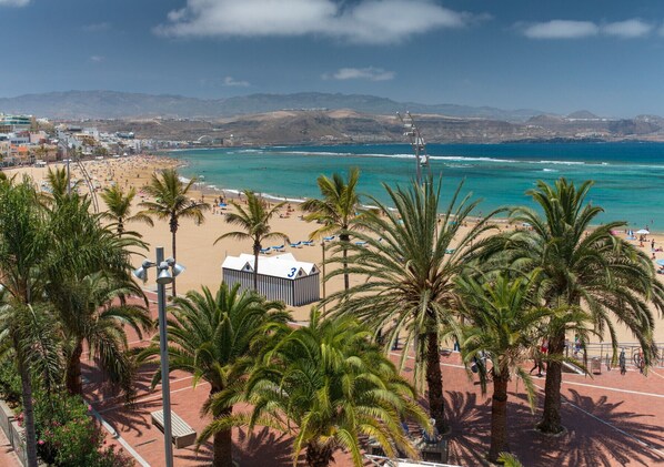 Una spiaggia nelle vicinanze