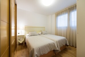 2 bedrooms, iron/ironing board, free WiFi, bed sheets - Balcony above the Sea -2I By CanariasGetaway (Las Palmas de Gran Canaria)