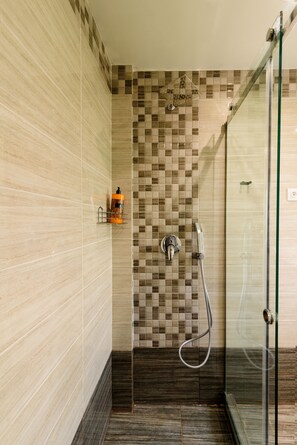 Shower, hair dryer, towels, toilet paper - Athens Chic House Apt B1 44sq.m (Athina)