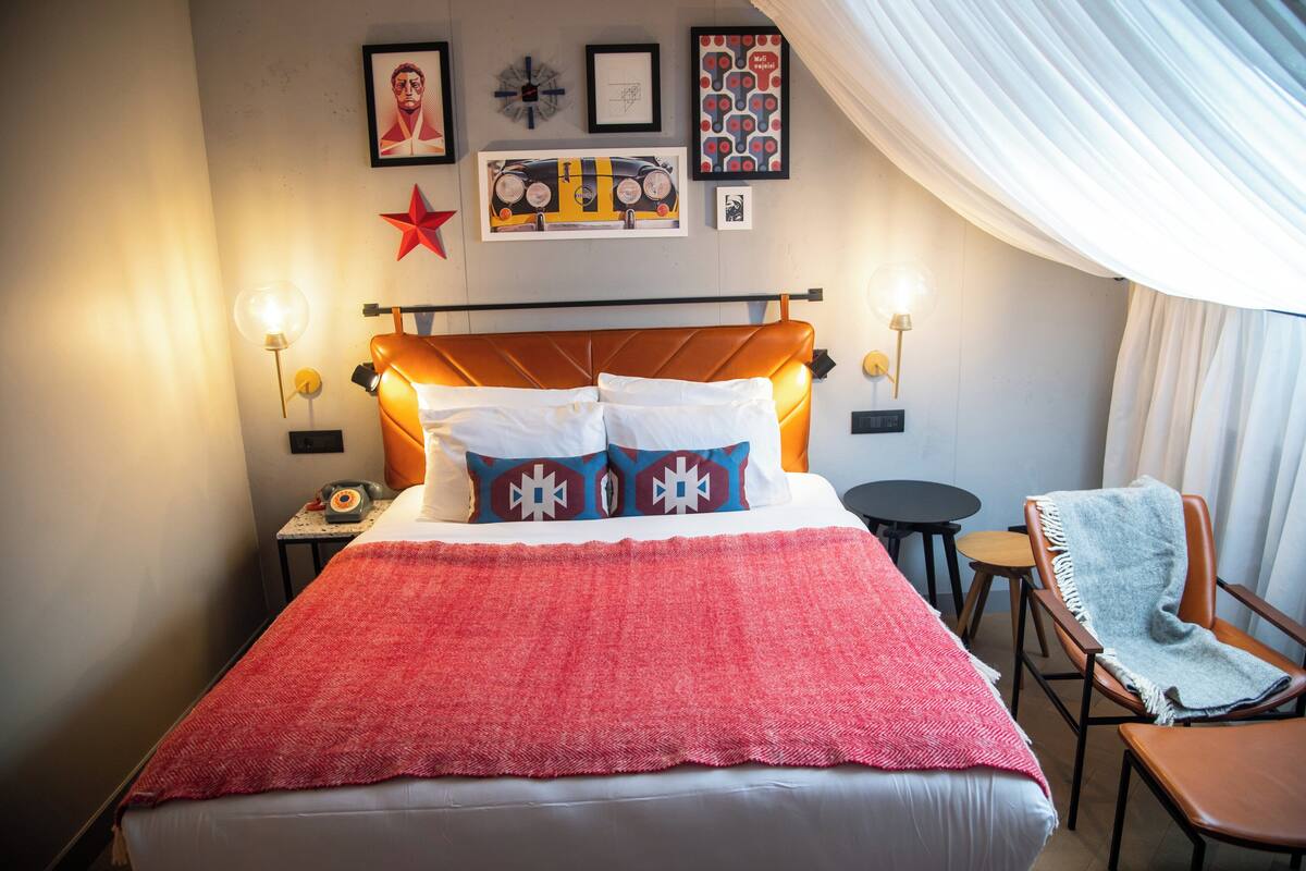 标准房, 1 张双人床 (Cozy Attic Room) | 迷你吧、客房内保险箱、办公桌、隔音