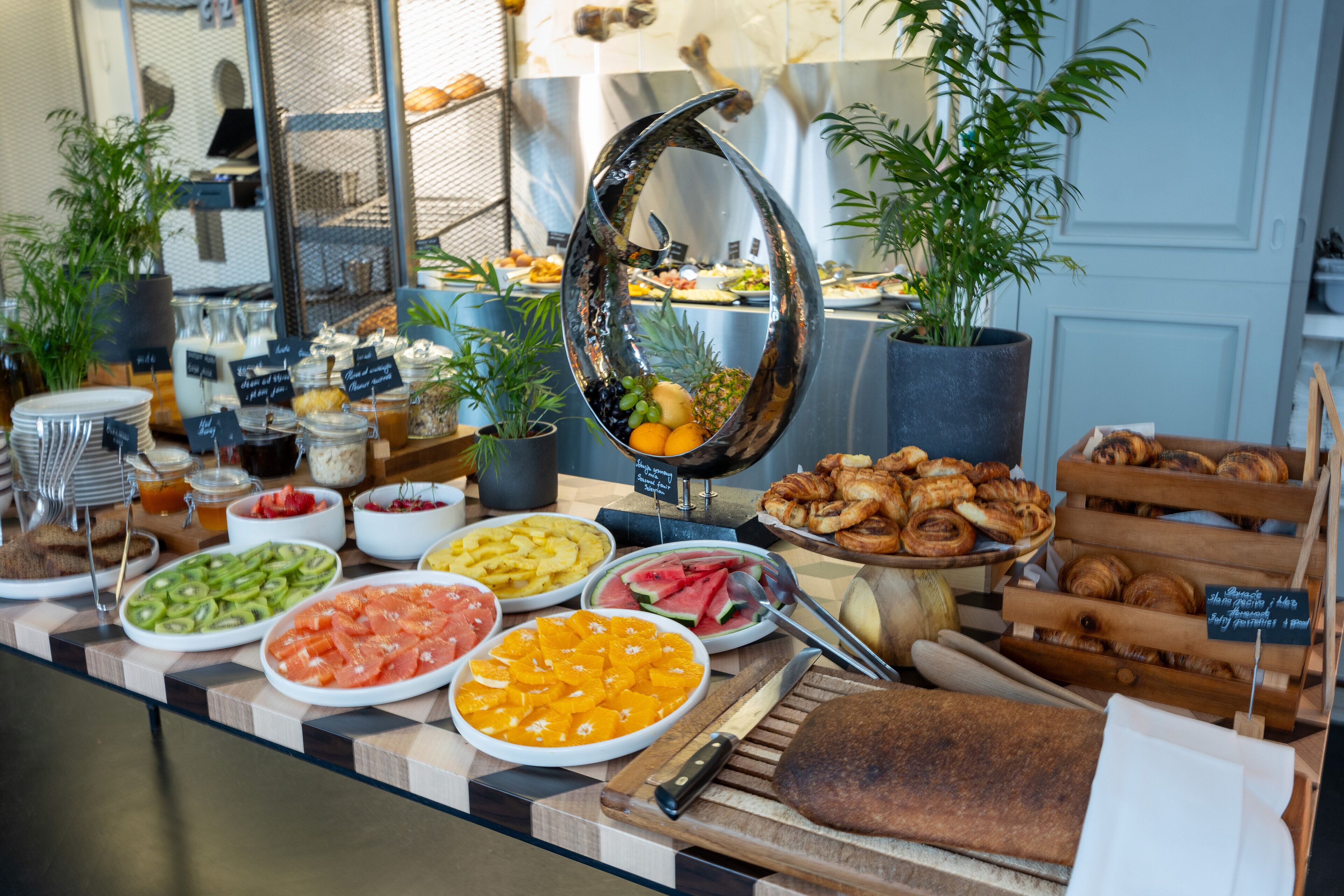 Desayuno buffet diario (EUR 15 por persona)